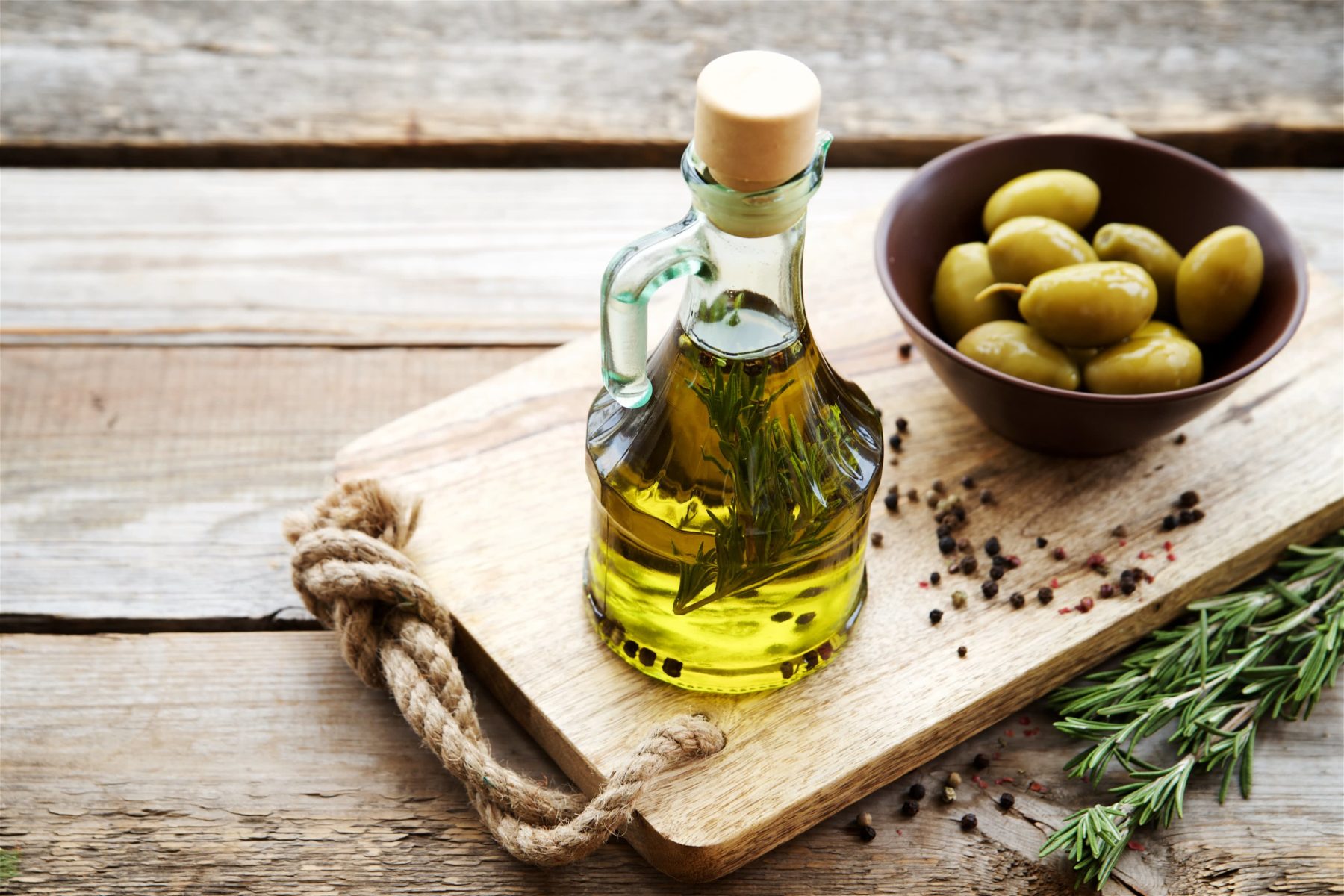 Aceite de oliva virgen extra: propiedades y beneficios de nuestro 'oro  líquido