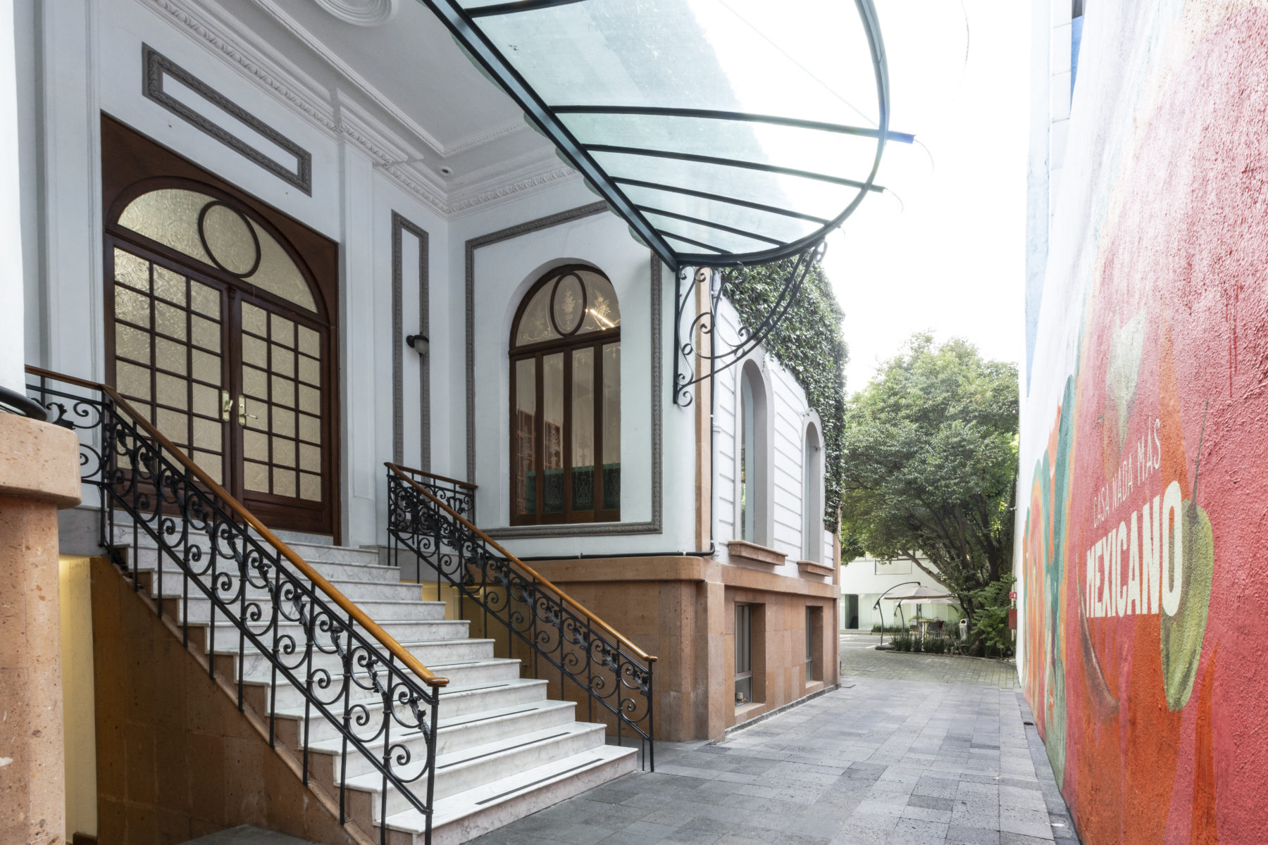 Topo Chico: El alma de Casa Nada Más Mexicano en Casa Coloürs