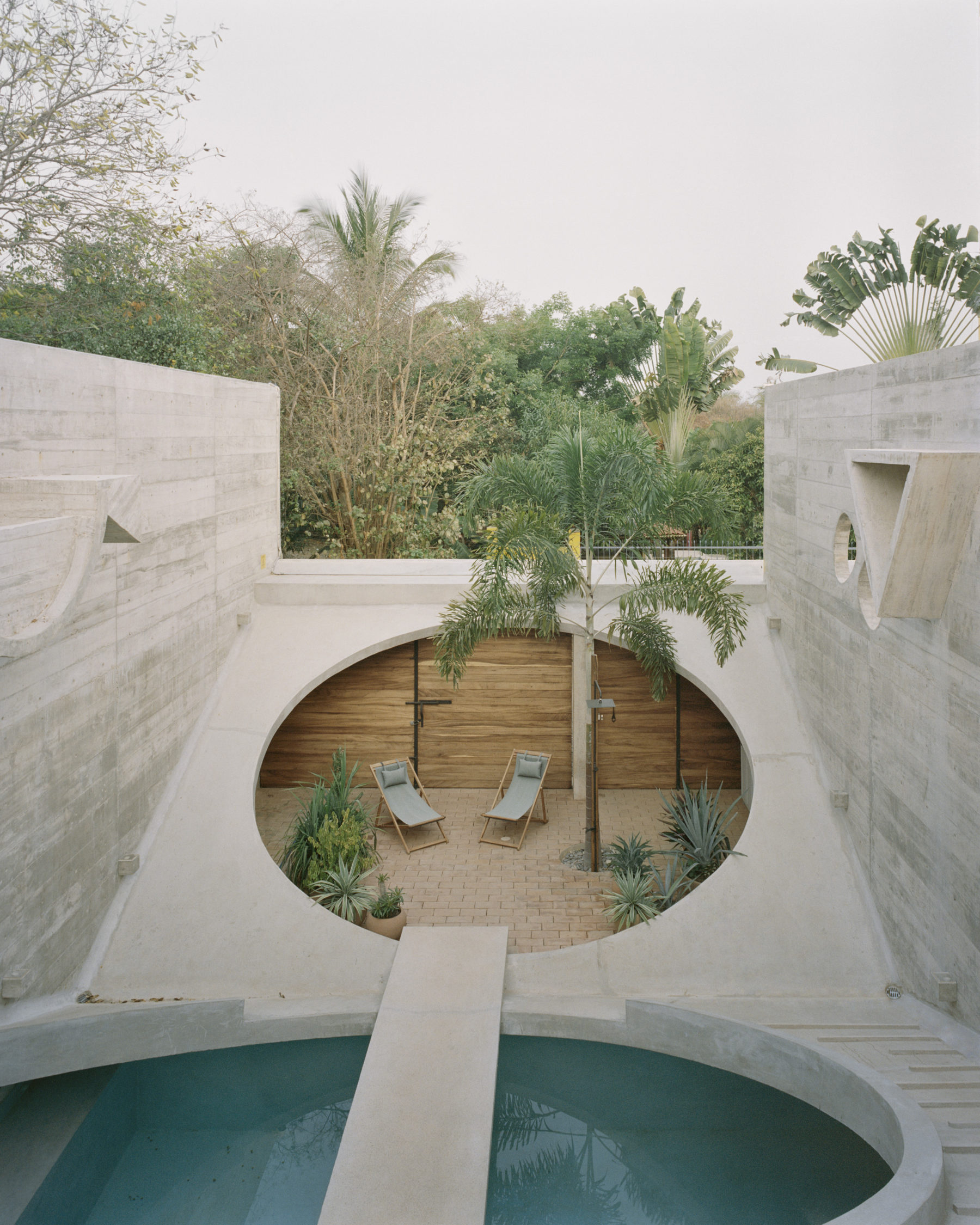 La estética brutalista de Ludwig Godefroy 