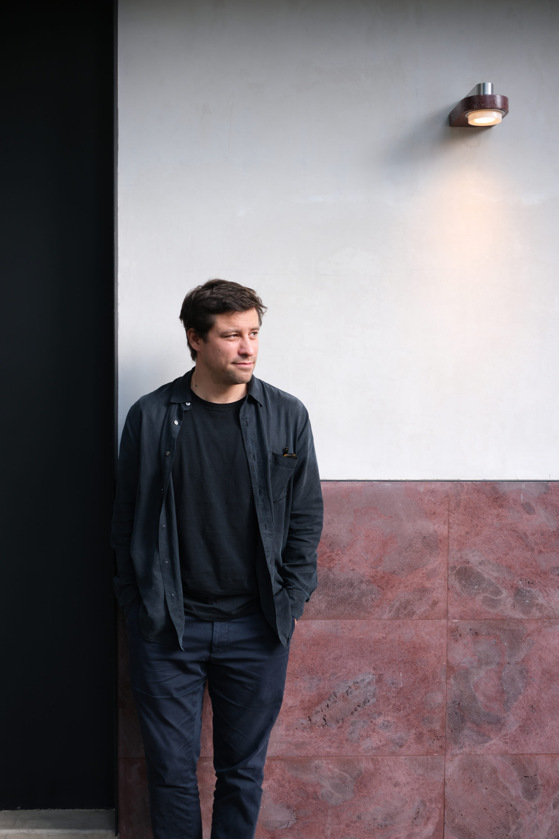 David Pompa: luz, material y artesanía